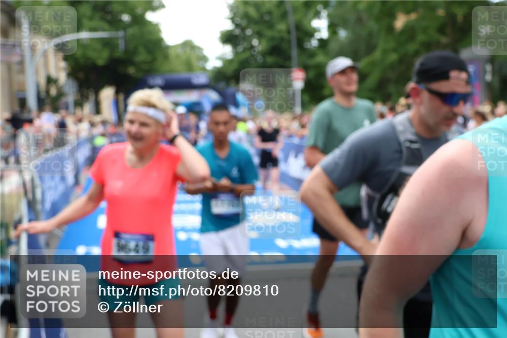 29.06.2025 - hella hamburg halbmarathon Zöllner http://msf.ph/oto/8209810 29.06.2025 10:49:54 Ziel 2540, 4017, 5460, 6125, 8455, 9126, 9200, 9491, 9597, 9924, 11975, 12527, 13463, 16800, 16887, 17753, 19109, 19122 meine-sportfotos.de