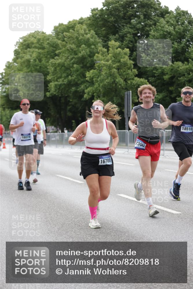 29.06.2025 - hella hamburg halbmarathon Jannik Wohlers http://msf.ph/oto/8209818 29.06.2025 10:26:19 Lombardsbrücke 2643, 4507, 4509, 6625, 7069, 8079, 9186, 11270, 11740, 12071, 15027, 15807, 15878, 16788, 17300, 17675, 18074, 18087, 18516 meine-sportfotos.de