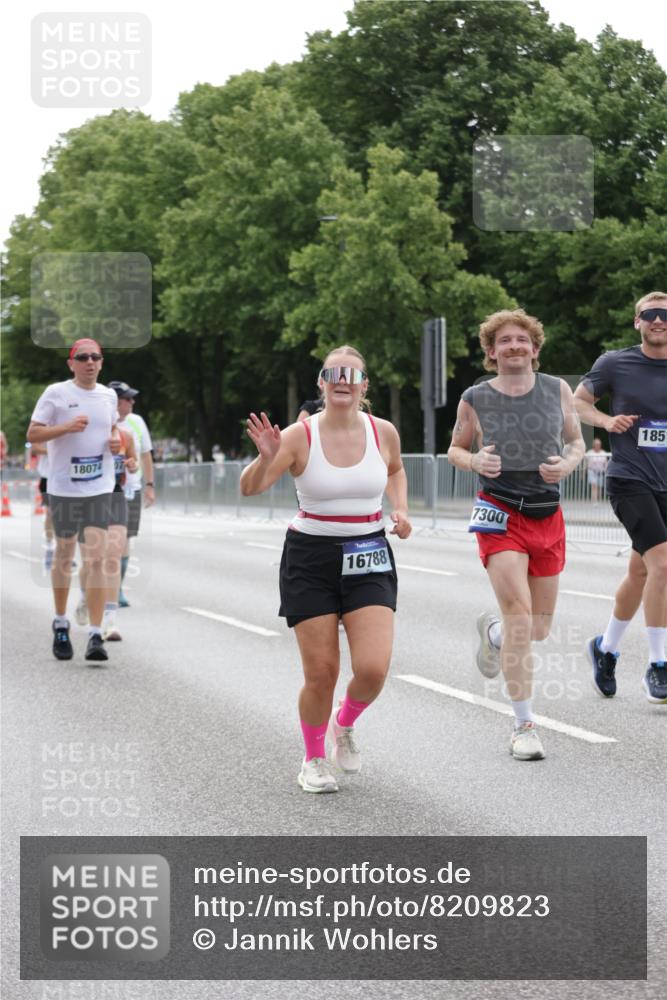 29.06.2025 - hella hamburg halbmarathon Jannik Wohlers http://msf.ph/oto/8209823 29.06.2025 10:26:19 Lombardsbrücke 2643, 4507, 4509, 6625, 7069, 8079, 9186, 11270, 11740, 12071, 15027, 15807, 15878, 16788, 17300, 17675, 18074, 18087, 18516 meine-sportfotos.de