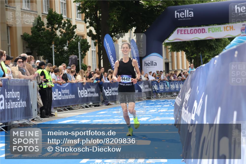 29.06.2025 - hella hamburg halbmarathon Strokosch-Dieckow http://msf.ph/oto/8209836 29.06.2025 10:21:35 Ziel 6559, 9442, 11965, 17856 meine-sportfotos.de