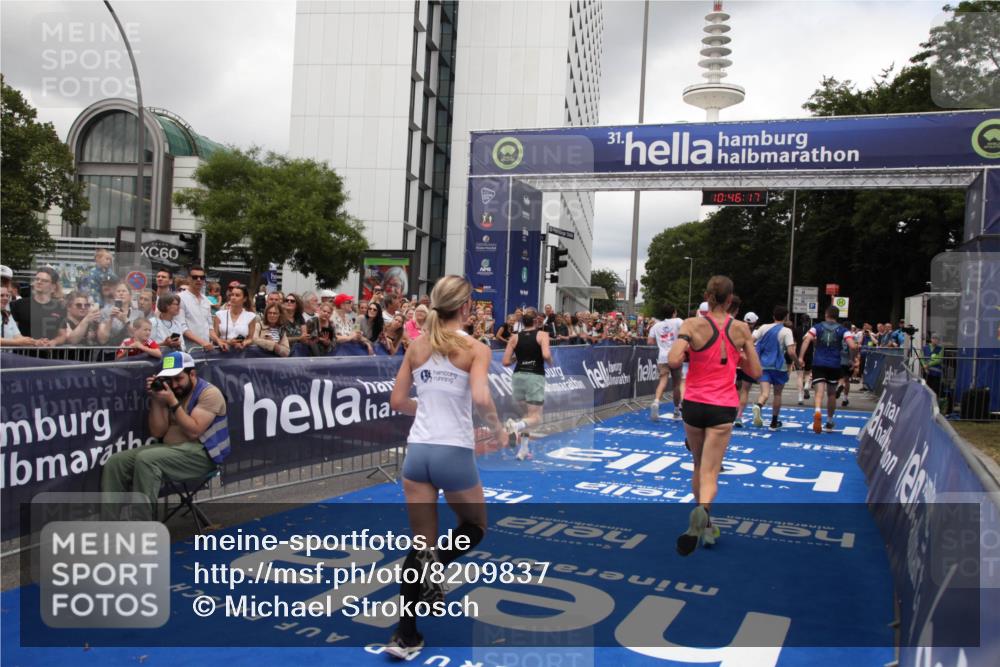 29.06.2025 - hella hamburg halbmarathon Michael Strokosch http://msf.ph/oto/8209837 29.06.2025 10:46:16 Ziel 1569, 1759, 2048, 2590, 2707, 3056, 3087, 4949, 6388, 7450, 7961, 9497, 10796, 11094, 11125, 16136, 16466, 16475, 17190, 18702, 18797 meine-sportfotos.de