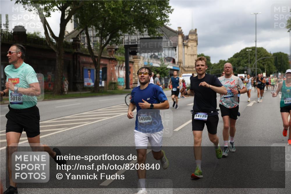 29.06.2025 - hella hamburg halbmarathon Yannick Fuchs http://msf.ph/oto/8209840 29.06.2025 10:45:08 20KM 1366, 1461, 2411, 2540, 2880, 4077, 4816, 5018, 5336, 5600, 7134, 7369, 7943, 8117, 8205, 8261, 8508, 8819, 8989, 10057, 10215, 10508, 10603, 11214, 11422, 11512, 11733, 12016, 12778, 12949, 13073, 13808, 14125, 15480, 15720, 15871, 16285, 16291, 16907, 17129, 17823, 18006, 18182, 18413, 18489, 19007 meine-sportfotos.de