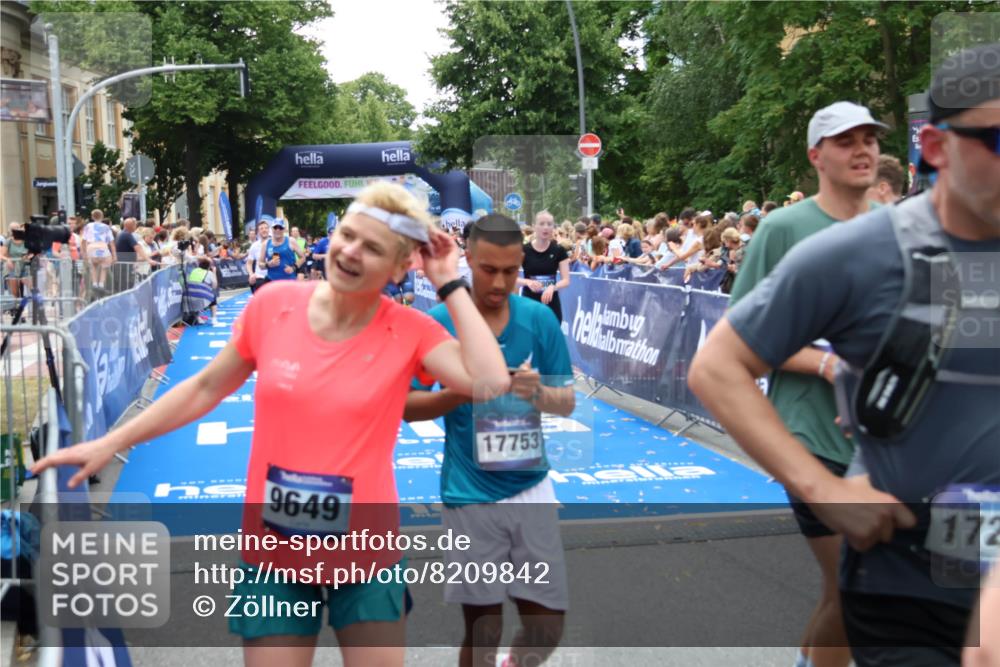 29.06.2025 - hella hamburg halbmarathon Zöllner http://msf.ph/oto/8209842 29.06.2025 10:49:55 Ziel 2540, 4017, 5460, 8454, 8455, 9126, 9200, 9491, 9597, 11975, 12527, 12733, 13463, 16732, 16800, 16887, 19109, 19122 meine-sportfotos.de