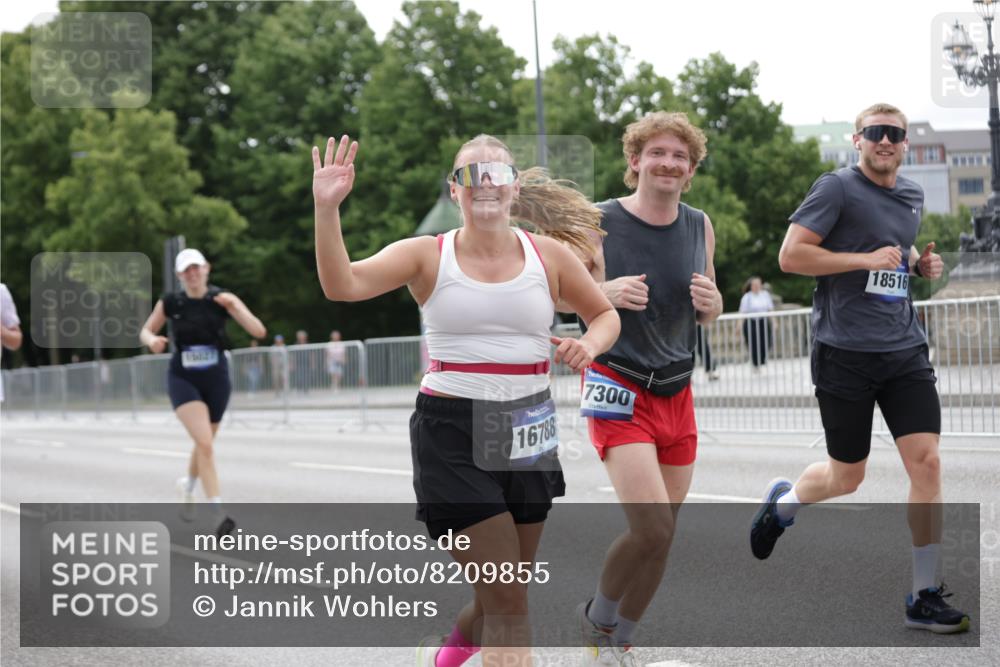 29.06.2025 - hella hamburg halbmarathon Jannik Wohlers http://msf.ph/oto/8209855 29.06.2025 10:26:20 Lombardsbrücke 1973, 2643, 4507, 4509, 6625, 7069, 8079, 9186, 11270, 11740, 12071, 15027, 15807, 15878, 16788, 17300, 17675, 18074, 18516, 18962 meine-sportfotos.de