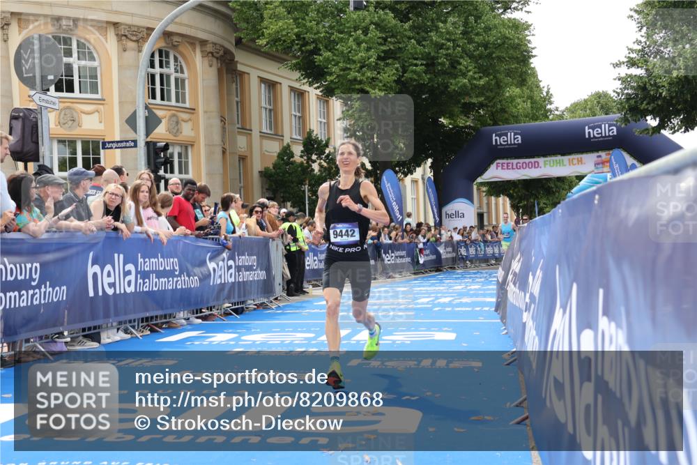 29.06.2025 - hella hamburg halbmarathon Strokosch-Dieckow http://msf.ph/oto/8209868 29.06.2025 10:21:36 Ziel 6559, 9442, 11965, 17856 meine-sportfotos.de