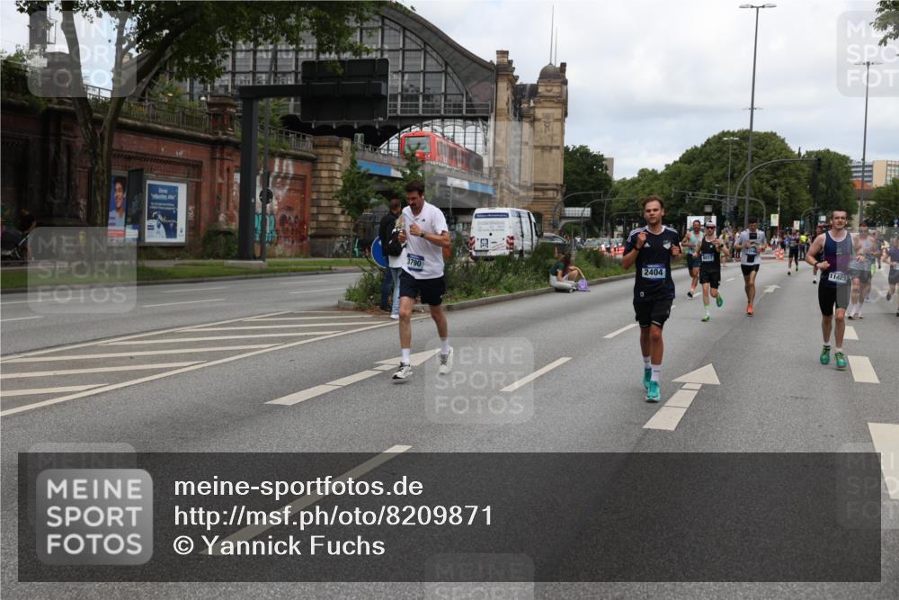 29.06.2025 - hella hamburg halbmarathon Yannick Fuchs http://msf.ph/oto/8209871 29.06.2025 10:32:22 20KM 1505, 2404, 3480, 3790, 5791, 5923, 7152, 7154, 9017, 9944, 10793, 10922, 11106, 11423, 12739, 12900, 13148, 13372, 13595, 13900, 15303, 15382, 15888, 16698, 17726, 18103, 18193, 18216, 18277, 18357, 18986 meine-sportfotos.de