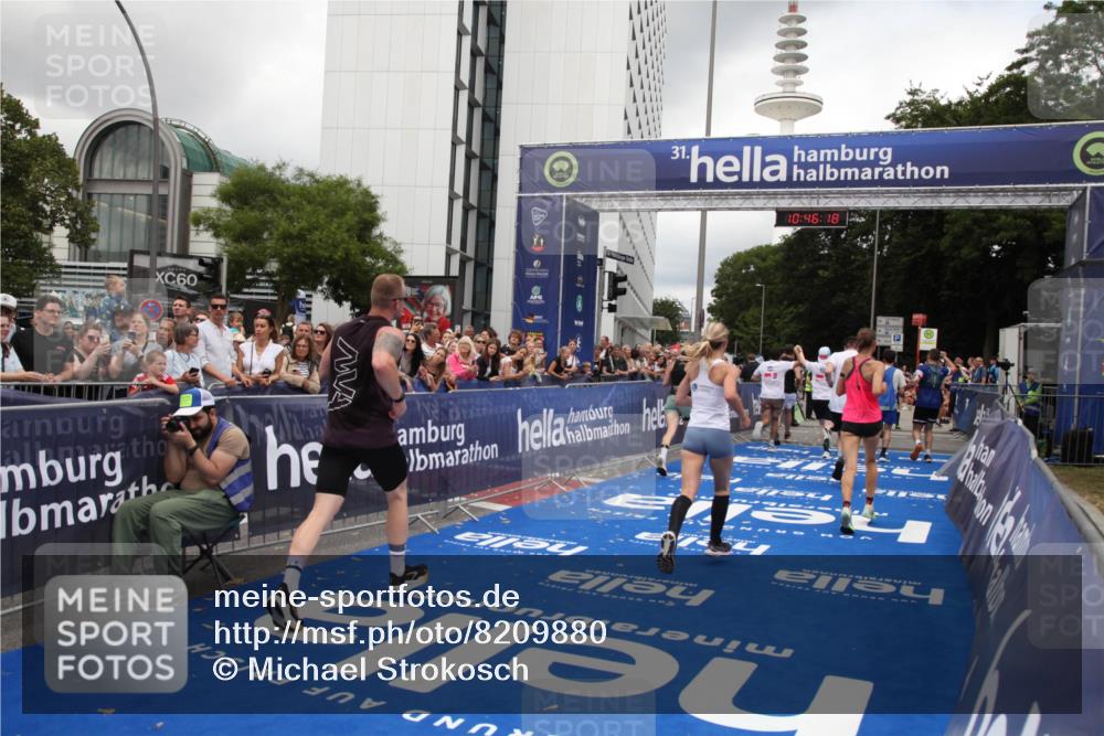 29.06.2025 - hella hamburg halbmarathon Michael Strokosch http://msf.ph/oto/8209880 29.06.2025 10:46:17 Ziel 1569, 1759, 2048, 2590, 2707, 3056, 3087, 4949, 6388, 7450, 7961, 9497, 10796, 11094, 11125, 16136, 16466, 16475, 17190, 18797 meine-sportfotos.de