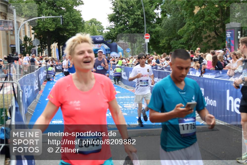 29.06.2025 - hella hamburg halbmarathon Zöllner http://msf.ph/oto/8209882 29.06.2025 10:49:55 Ziel 2540, 4017, 5460, 8454, 8455, 9126, 9200, 9491, 9597, 11975, 12527, 12733, 13463, 16732, 16800, 16887, 19109, 19122 meine-sportfotos.de