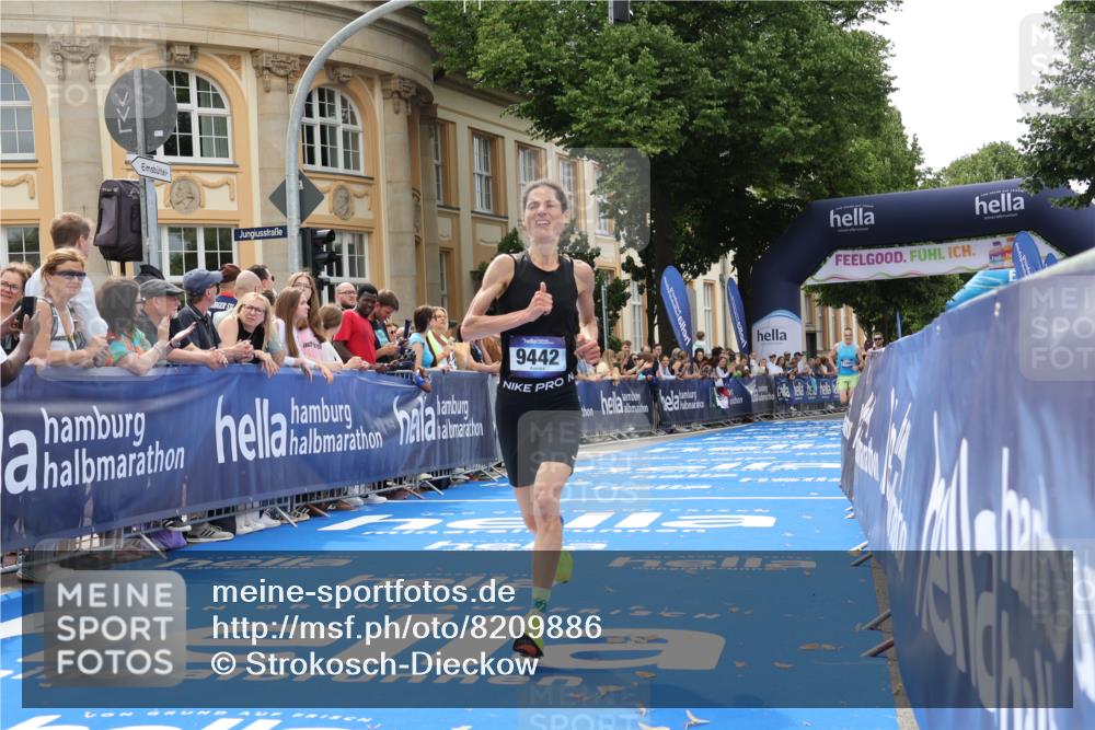 29.06.2025 - hella hamburg halbmarathon Strokosch-Dieckow http://msf.ph/oto/8209886 29.06.2025 10:21:36 Ziel 6559, 9442, 11965, 17856 meine-sportfotos.de