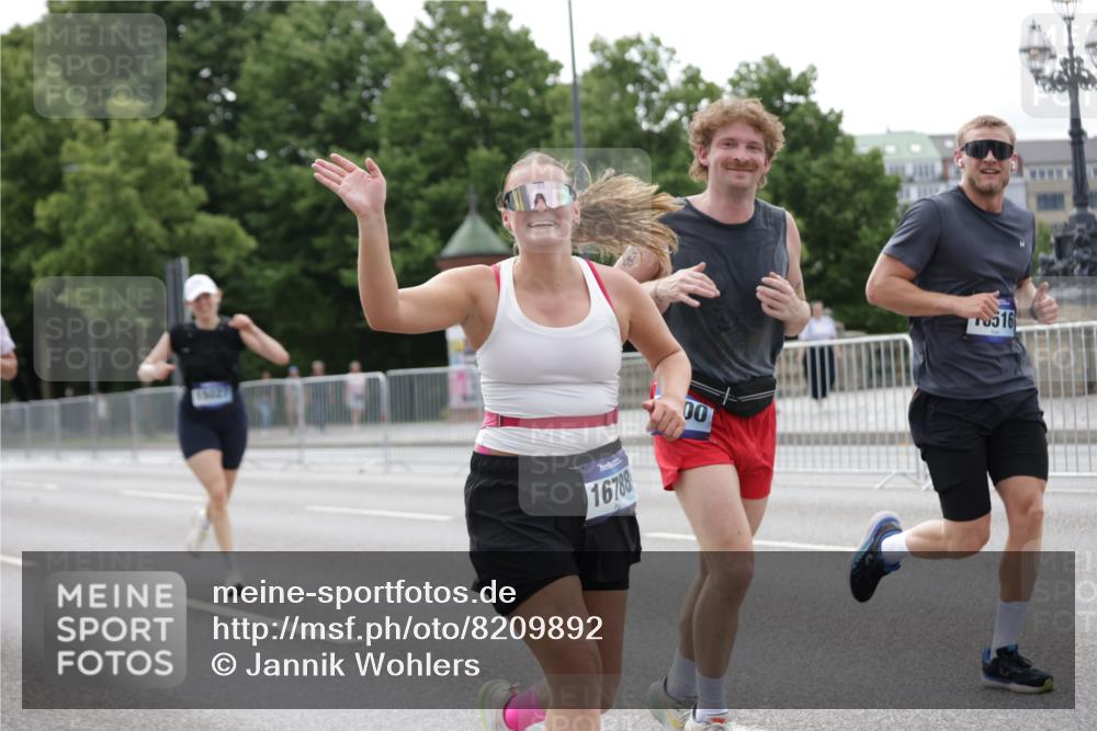 29.06.2025 - hella hamburg halbmarathon Jannik Wohlers http://msf.ph/oto/8209892 29.06.2025 10:26:20 Lombardsbrücke 1973, 2643, 4507, 4509, 6625, 7069, 8079, 9186, 11270, 11740, 12071, 15027, 15807, 15878, 16788, 17300, 17675, 18074, 18516, 18962 meine-sportfotos.de