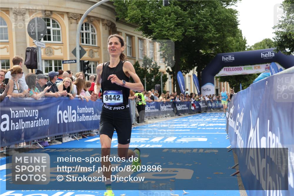 29.06.2025 - hella hamburg halbmarathon Strokosch-Dieckow http://msf.ph/oto/8209896 29.06.2025 10:21:37 Ziel 6559, 9442, 11965, 17856 meine-sportfotos.de