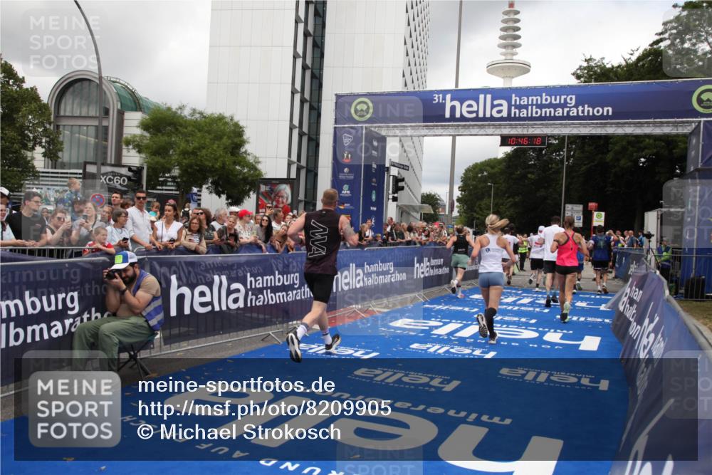 29.06.2025 - hella hamburg halbmarathon Michael Strokosch http://msf.ph/oto/8209905 29.06.2025 10:46:17 Ziel 1569, 1759, 2048, 2590, 2707, 3056, 3087, 4949, 6388, 7450, 7961, 9497, 10796, 11094, 11125, 16136, 16466, 16475, 17190, 18797 meine-sportfotos.de