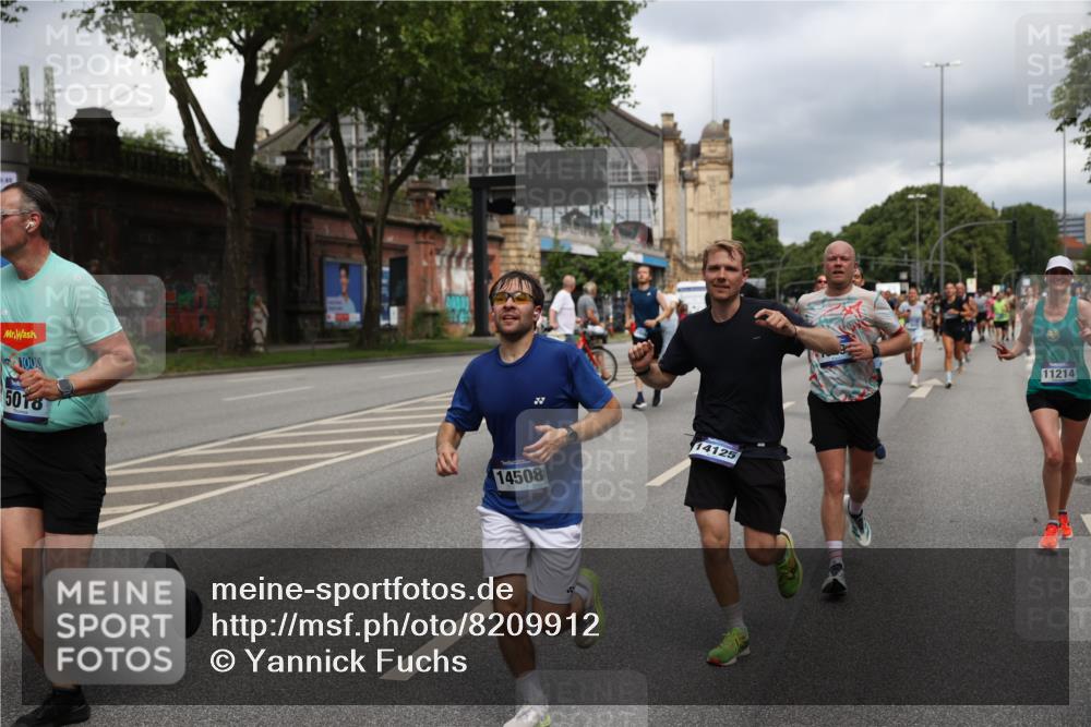 29.06.2025 - hella hamburg halbmarathon Yannick Fuchs http://msf.ph/oto/8209912 29.06.2025 10:45:08 20KM 1366, 1461, 2411, 2540, 2880, 4077, 4816, 5018, 5336, 5600, 7134, 7369, 7943, 8117, 8205, 8261, 8508, 8819, 8989, 10057, 10215, 10508, 10603, 11214, 11422, 11512, 11733, 12016, 12778, 12949, 13073, 13808, 14125, 15480, 15720, 15871, 16285, 16291, 16907, 17129, 17823, 18006, 18182, 18413, 18489, 19007 meine-sportfotos.de