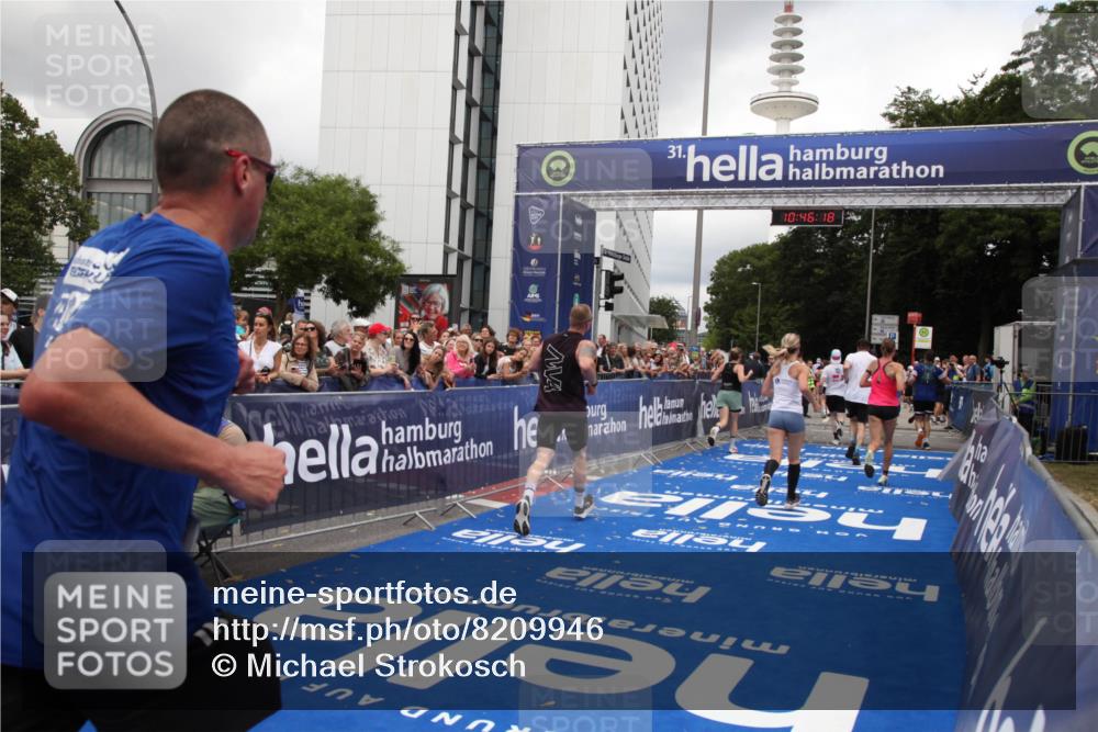 29.06.2025 - hella hamburg halbmarathon Michael Strokosch http://msf.ph/oto/8209946 29.06.2025 10:46:17 Ziel 1569, 1759, 2048, 2590, 2707, 3056, 3087, 4949, 6388, 7450, 7961, 9497, 10796, 11094, 11125, 16136, 16466, 16475, 17190, 18797 meine-sportfotos.de