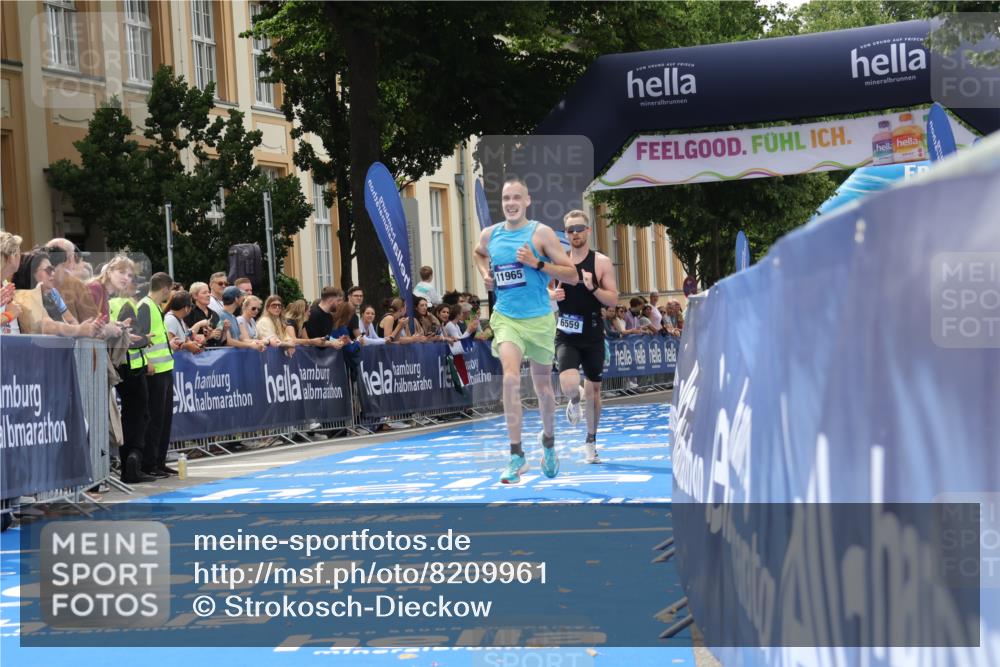 29.06.2025 - hella hamburg halbmarathon Strokosch-Dieckow http://msf.ph/oto/8209961 29.06.2025 10:21:39 Ziel 6559, 9442, 11965 meine-sportfotos.de