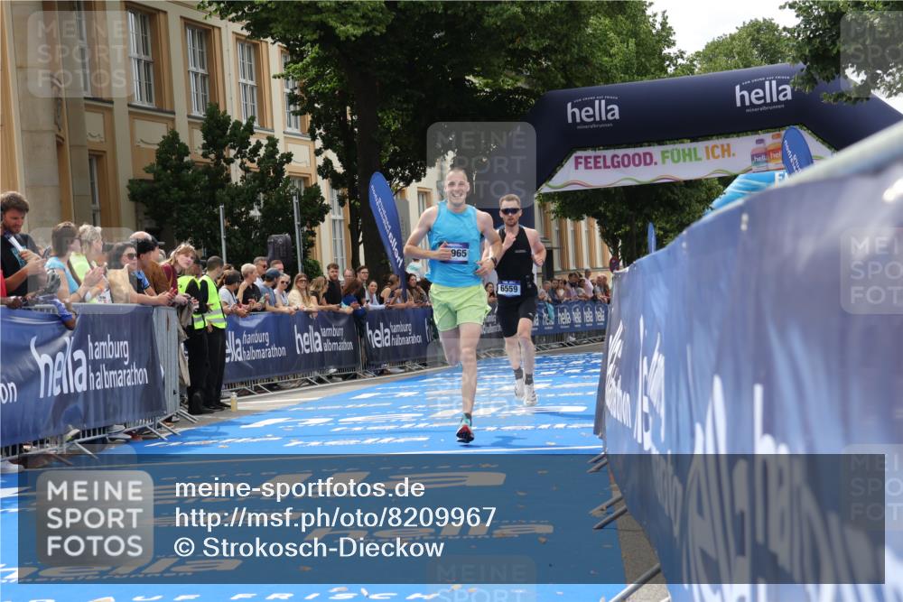 29.06.2025 - hella hamburg halbmarathon Strokosch-Dieckow http://msf.ph/oto/8209967 29.06.2025 10:21:40 Ziel 6559, 9442, 11965 meine-sportfotos.de