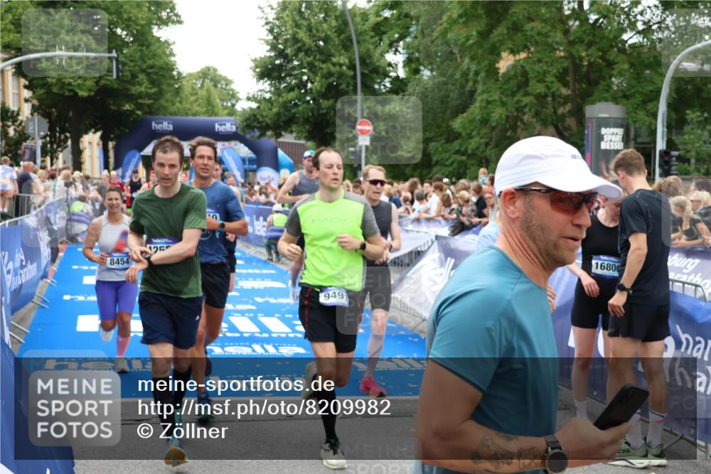 29.06.2025 - hella hamburg halbmarathon Zöllner http://msf.ph/oto/8209982 29.06.2025 10:50:03 Ziel 1216, 1321, 2020, 2540, 3692, 3852, 7100, 7657, 8454, 9213, 9491, 12271, 12527, 12733, 13225, 13758, 16403, 16716, 16732, 16887, 18884, 19112 meine-sportfotos.de
