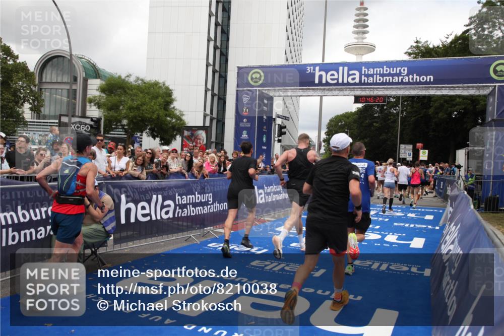 29.06.2025 - hella hamburg halbmarathon Michael Strokosch http://msf.ph/oto/8210038 29.06.2025 10:46:19 Ziel 1569, 1759, 2048, 2590, 3056, 3087, 4949, 6388, 7450, 9497, 10796, 11094, 14200, 14262, 17190, 18797 meine-sportfotos.de