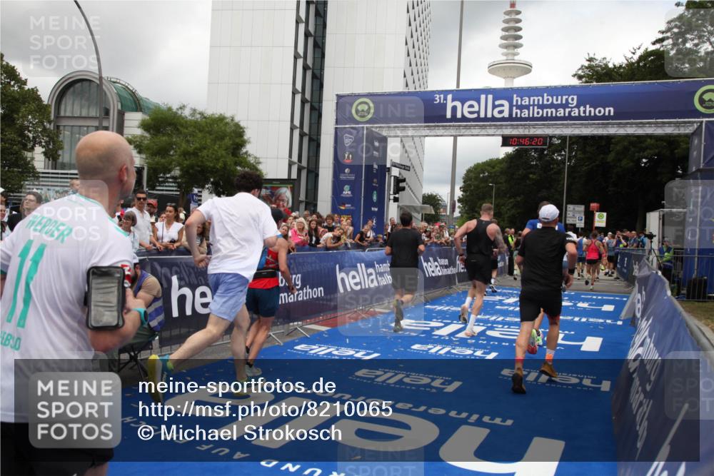 29.06.2025 - hella hamburg halbmarathon Michael Strokosch http://msf.ph/oto/8210065 29.06.2025 10:46:19 Ziel 1569, 1759, 2048, 2590, 3056, 3087, 4949, 6388, 7450, 9497, 10796, 11094, 14200, 14262, 17190, 18797 meine-sportfotos.de