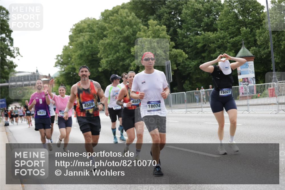 29.06.2025 - hella hamburg halbmarathon Jannik Wohlers http://msf.ph/oto/8210070 29.06.2025 10:26:21 Lombardsbrücke 1973, 2045, 2643, 4507, 4509, 6625, 7069, 8079, 9186, 11270, 11740, 12071, 15027, 15807, 15878, 16479, 16788, 17300, 17675, 18074, 18516, 18962, 18978 meine-sportfotos.de