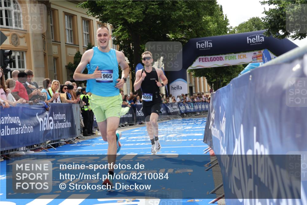 29.06.2025 - hella hamburg halbmarathon Strokosch-Dieckow http://msf.ph/oto/8210084 29.06.2025 10:21:41 Ziel 6559, 11965 meine-sportfotos.de