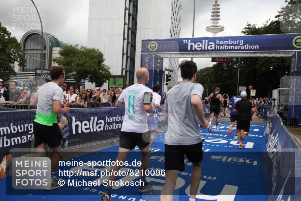 29.06.2025 - hella hamburg halbmarathon Michael Strokosch http://msf.ph/oto/8210096 29.06.2025 10:46:20 Ziel 1569, 2048, 2590, 3056, 4949, 6388, 6691, 7450, 9497, 10796, 11094, 14200, 14262, 17190, 18118, 18797 meine-sportfotos.de