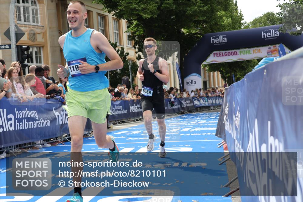 29.06.2025 - hella hamburg halbmarathon Strokosch-Dieckow http://msf.ph/oto/8210101 29.06.2025 10:21:41 Ziel 6559, 11965 meine-sportfotos.de