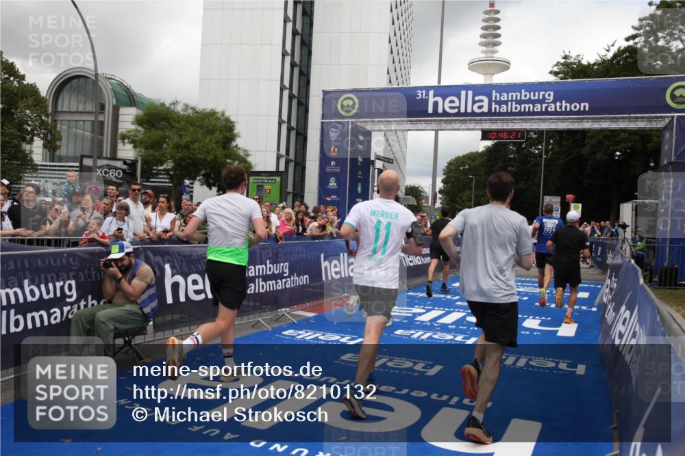 29.06.2025 - hella hamburg halbmarathon Michael Strokosch http://msf.ph/oto/8210132 29.06.2025 10:46:20 Ziel 1569, 2048, 2590, 3056, 4949, 6388, 6691, 7450, 9497, 10796, 11094, 14200, 14262, 17190, 18118, 18797 meine-sportfotos.de