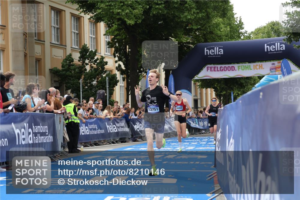 29.06.2025 - hella hamburg halbmarathon Strokosch-Dieckow http://msf.ph/oto/8210146 29.06.2025 10:22:02 Ziel 13751, 16068, 17886, 18693 meine-sportfotos.de