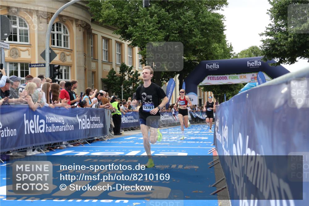 29.06.2025 - hella hamburg halbmarathon Strokosch-Dieckow http://msf.ph/oto/8210169 29.06.2025 10:22:02 Ziel 13751, 16068, 17886, 18693 meine-sportfotos.de