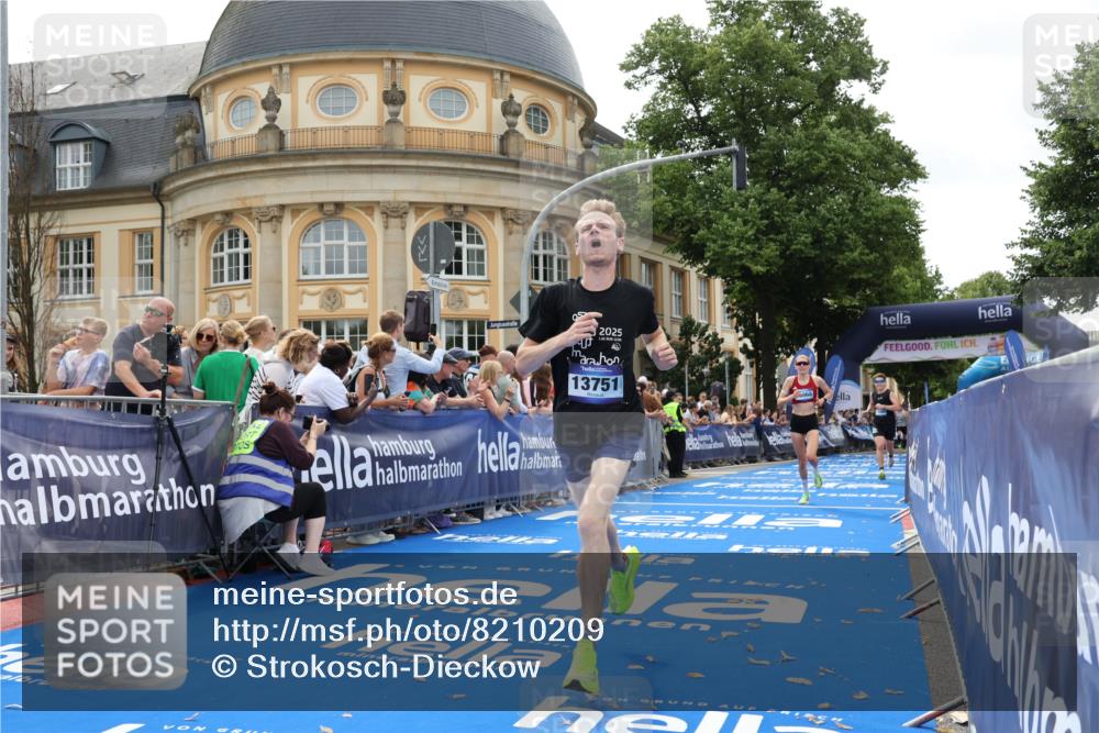 29.06.2025 - hella hamburg halbmarathon Strokosch-Dieckow http://msf.ph/oto/8210209 29.06.2025 10:22:03 Ziel 13751, 16068, 17886, 18693 meine-sportfotos.de