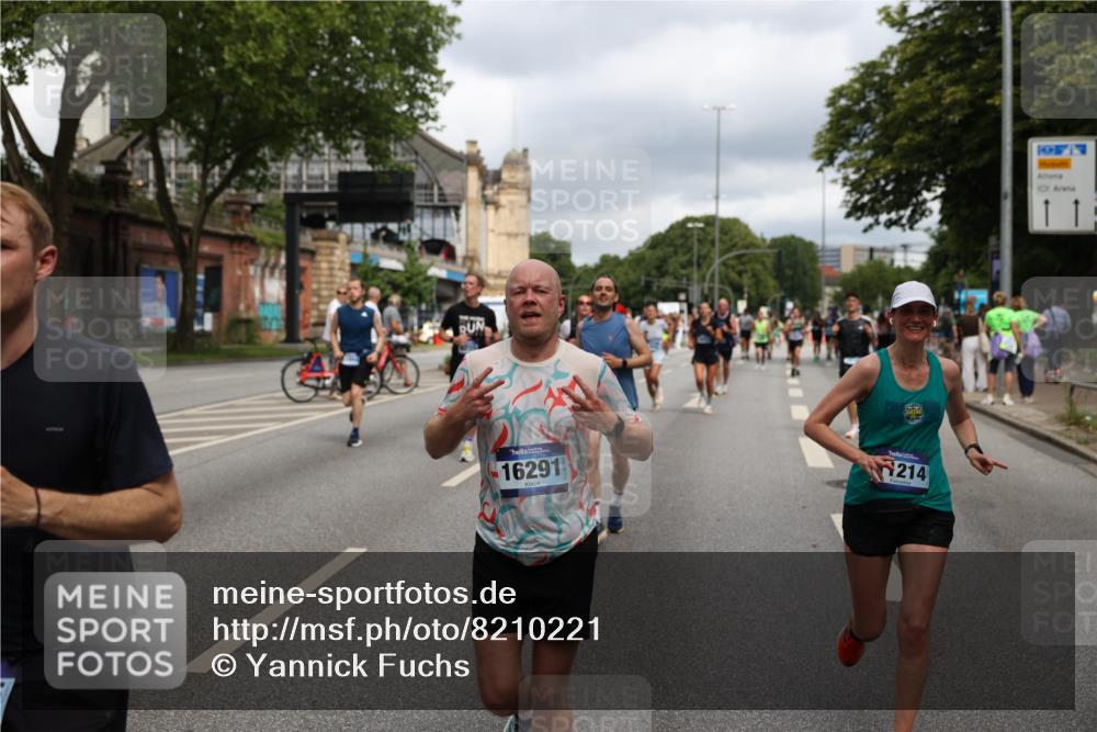 29.06.2025 - hella hamburg halbmarathon Yannick Fuchs http://msf.ph/oto/8210221 29.06.2025 10:45:09 20KM 1366, 1461, 2411, 2540, 2880, 4077, 4816, 5018, 5336, 5600, 7134, 7369, 7943, 8117, 8205, 8261, 8508, 8989, 10057, 10215, 10508, 10603, 10691, 11214, 11422, 11512, 11733, 12016, 12778, 12949, 13073, 13808, 14125, 14458, 15480, 15720, 15871, 16285, 16291, 16907, 17129, 17823, 18006, 18182, 18413, 18489, 19007 meine-sportfotos.de