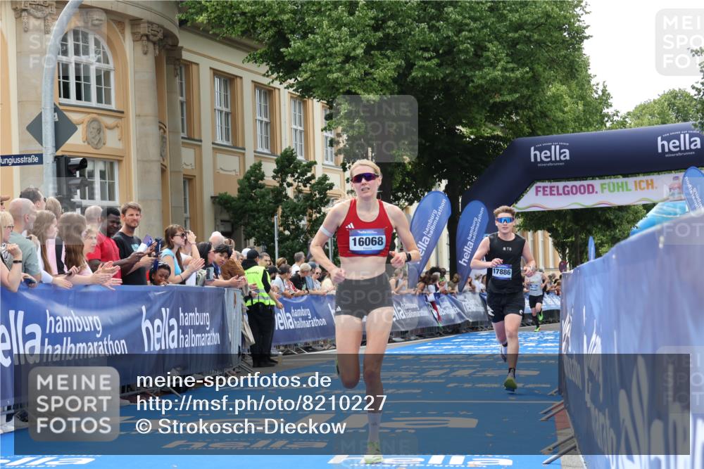 29.06.2025 - hella hamburg halbmarathon Strokosch-Dieckow http://msf.ph/oto/8210227 29.06.2025 10:22:04 Ziel 13751, 16068, 17886, 18693 meine-sportfotos.de