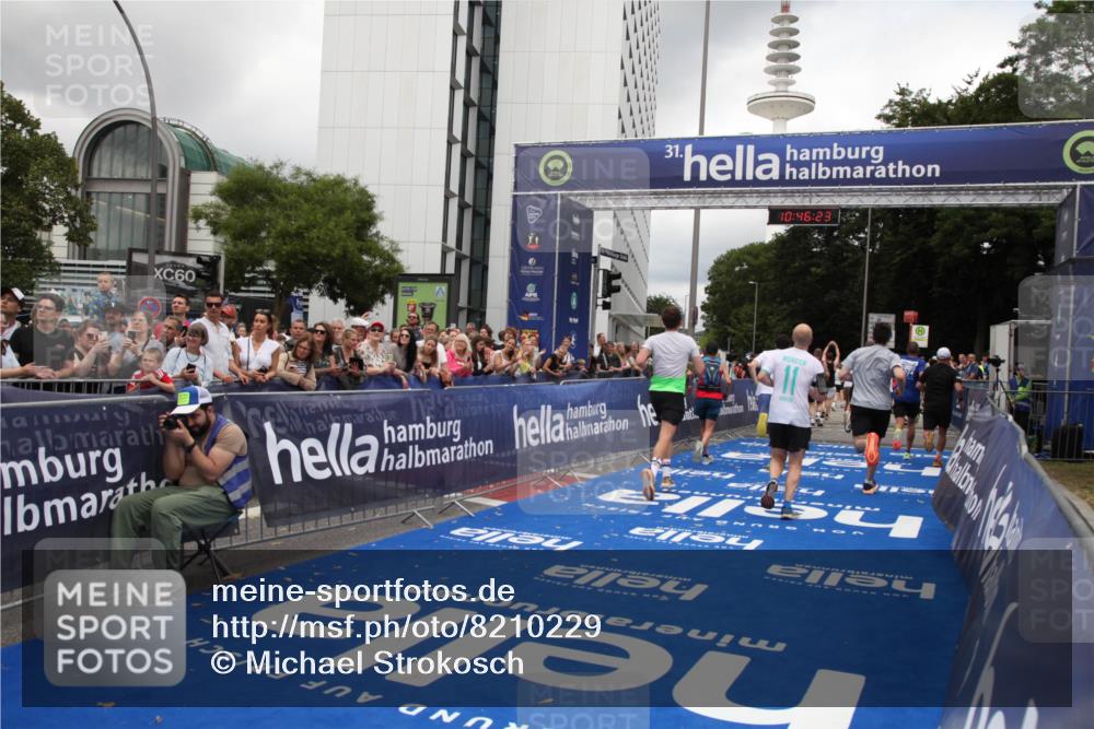 29.06.2025 - hella hamburg halbmarathon Michael Strokosch http://msf.ph/oto/8210229 29.06.2025 10:46:21 Ziel 1569, 1600, 2048, 2590, 3056, 4949, 6388, 6691, 8142, 9497, 10796, 11094, 14200, 14262, 17190, 18118, 18797 meine-sportfotos.de