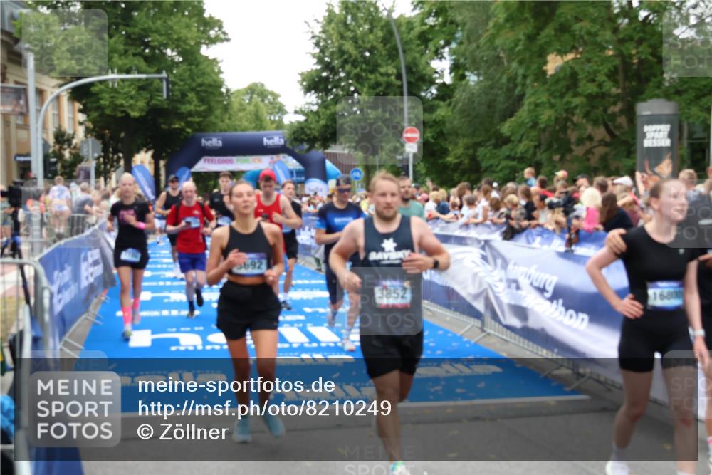 29.06.2025 - hella hamburg halbmarathon Zöllner http://msf.ph/oto/8210249 29.06.2025 10:50:07 Ziel 1216, 1321, 1507, 2020, 3562, 3692, 3852, 7100, 7657, 8313, 9031, 9213, 9303, 9965, 12203, 12271, 13225, 13282, 13758, 14257, 16403, 18228, 18657, 18658, 18884, 19112 meine-sportfotos.de