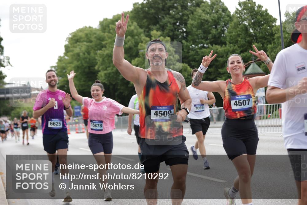 29.06.2025 - hella hamburg halbmarathon Jannik Wohlers http://msf.ph/oto/8210292 29.06.2025 10:26:23 Lombardsbrücke 1973, 2045, 2643, 4507, 4509, 6625, 7069, 8079, 9186, 11270, 11740, 12071, 15027, 15878, 16479, 16788, 17300, 17675, 18074, 18516, 18962, 18978 meine-sportfotos.de
