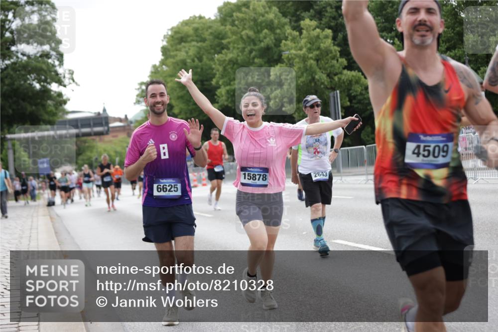 29.06.2025 - hella hamburg halbmarathon Jannik Wohlers http://msf.ph/oto/8210328 29.06.2025 10:26:23 Lombardsbrücke 1973, 2045, 2643, 4507, 4509, 6625, 7069, 8079, 9186, 11270, 11740, 12071, 15027, 15878, 16479, 16788, 17300, 17675, 18074, 18516, 18962, 18978 meine-sportfotos.de