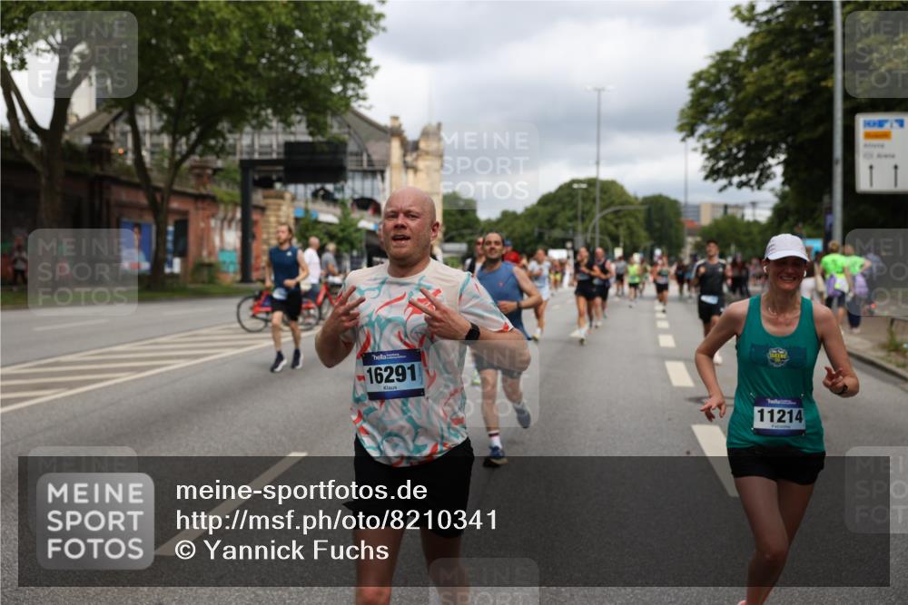 29.06.2025 - hella hamburg halbmarathon Yannick Fuchs http://msf.ph/oto/8210341 29.06.2025 10:45:10 20KM 1366, 2411, 2540, 2880, 4077, 4816, 5018, 5336, 5600, 7134, 7369, 7943, 8117, 8205, 8261, 8508, 8989, 10057, 10215, 10508, 10603, 10691, 11124, 11214, 11422, 11512, 11625, 11733, 12016, 12778, 12949, 13073, 13808, 14125, 14458, 15480, 15720, 15871, 16285, 16291, 16907, 17129, 17823, 18006, 18182, 18413, 18489, 19007 meine-sportfotos.de