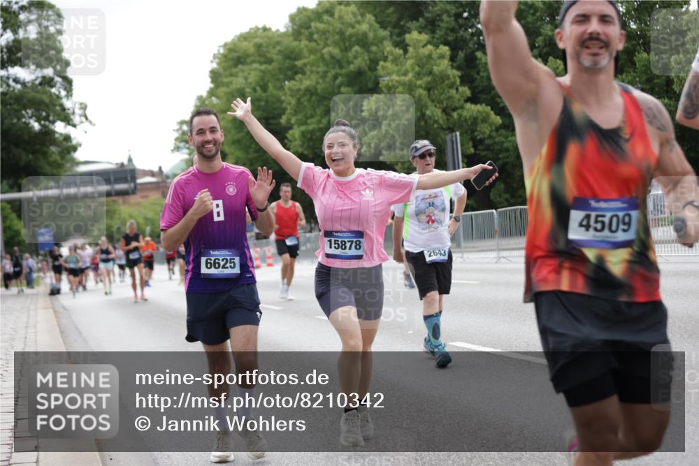 29.06.2025 - hella hamburg halbmarathon Jannik Wohlers http://msf.ph/oto/8210342 29.06.2025 10:26:23 Lombardsbrücke 1973, 2045, 2643, 4507, 4509, 6625, 7069, 8079, 9186, 11270, 11740, 12071, 15027, 15878, 16479, 16788, 17300, 17675, 18074, 18516, 18962, 18978 meine-sportfotos.de