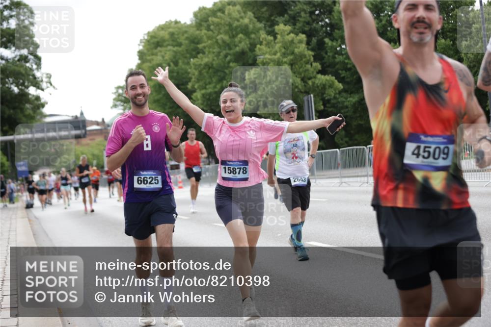 29.06.2025 - hella hamburg halbmarathon Jannik Wohlers http://msf.ph/oto/8210398 29.06.2025 10:26:23 Lombardsbrücke 1973, 2045, 2643, 4507, 4509, 6625, 7069, 8079, 9186, 11270, 11740, 12071, 15027, 15878, 16479, 16788, 17300, 17675, 18074, 18516, 18962, 18978 meine-sportfotos.de