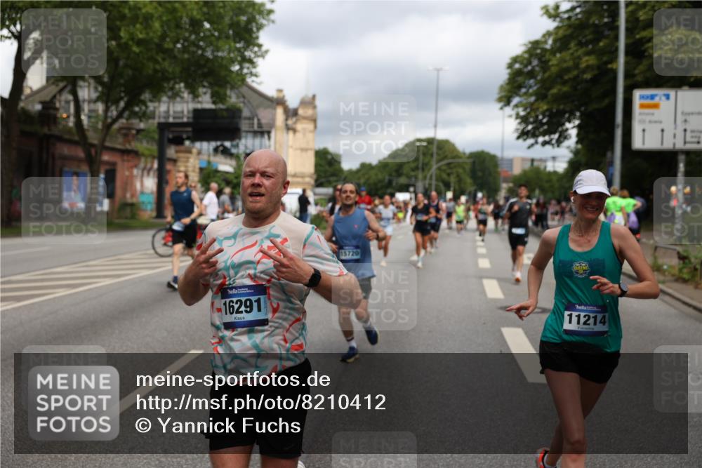 29.06.2025 - hella hamburg halbmarathon Yannick Fuchs http://msf.ph/oto/8210412 29.06.2025 10:45:10 20KM 1366, 2411, 2540, 2880, 4077, 4816, 5018, 5336, 5600, 7134, 7369, 7943, 8117, 8205, 8261, 8508, 8989, 10057, 10215, 10508, 10603, 10691, 11124, 11214, 11422, 11512, 11625, 11733, 12016, 12778, 12949, 13073, 13808, 14125, 14458, 15480, 15720, 15871, 16285, 16291, 16907, 17129, 17823, 18006, 18182, 18413, 18489, 19007 meine-sportfotos.de