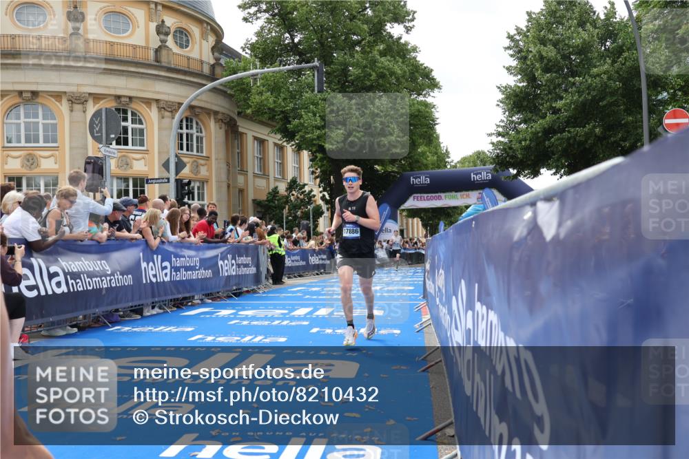 29.06.2025 - hella hamburg halbmarathon Strokosch-Dieckow http://msf.ph/oto/8210432 29.06.2025 10:22:06 Ziel 10650, 16068, 17886, 18693 meine-sportfotos.de