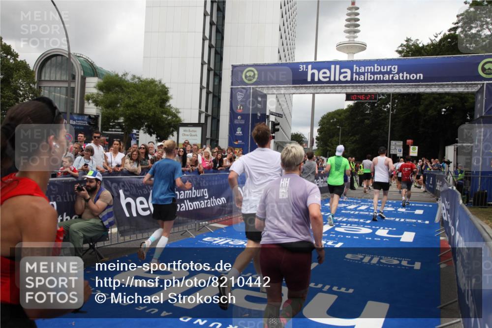 29.06.2025 - hella hamburg halbmarathon Michael Strokosch http://msf.ph/oto/8210442 29.06.2025 10:46:26 Ziel 1600, 2222, 2842, 6421, 6691, 7335, 8142, 11185, 11773, 12171, 12651, 13698, 14045, 14200, 14228, 14262, 14482, 15157, 16127, 18118, 18211, 18637, 19209 meine-sportfotos.de
