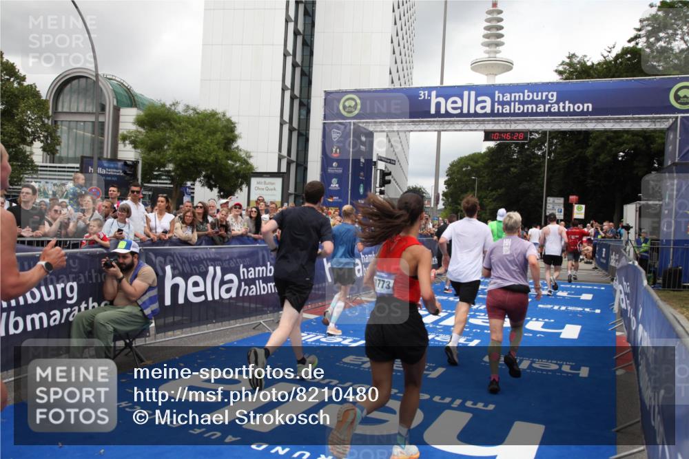29.06.2025 - hella hamburg halbmarathon Michael Strokosch http://msf.ph/oto/8210480 29.06.2025 10:46:27 Ziel 1600, 2222, 2842, 4237, 6421, 6691, 6978, 7335, 8142, 8981, 11185, 11773, 12171, 12651, 12891, 13698, 14045, 14200, 14228, 14262, 14482, 15157, 16127, 18118, 18211, 18637, 19209 meine-sportfotos.de