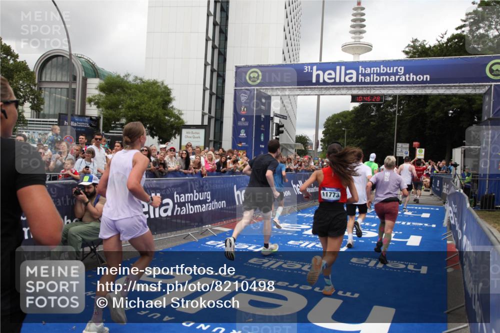 29.06.2025 - hella hamburg halbmarathon Michael Strokosch http://msf.ph/oto/8210498 29.06.2025 10:46:27 Ziel 1600, 2222, 2842, 4237, 6421, 6691, 6978, 7335, 8142, 8981, 11185, 11773, 12171, 12651, 12891, 13698, 14045, 14200, 14228, 14262, 14482, 15157, 16127, 18118, 18211, 18637, 19209 meine-sportfotos.de