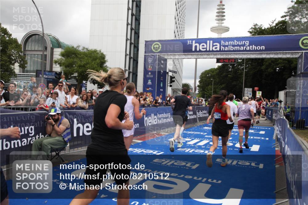 29.06.2025 - hella hamburg halbmarathon Michael Strokosch http://msf.ph/oto/8210512 29.06.2025 10:46:27 Ziel 1600, 2222, 2842, 4237, 6421, 6691, 6978, 7335, 8142, 8981, 11185, 11773, 12171, 12651, 12891, 13698, 14045, 14200, 14228, 14262, 14482, 15157, 16127, 18118, 18211, 18637, 19209 meine-sportfotos.de