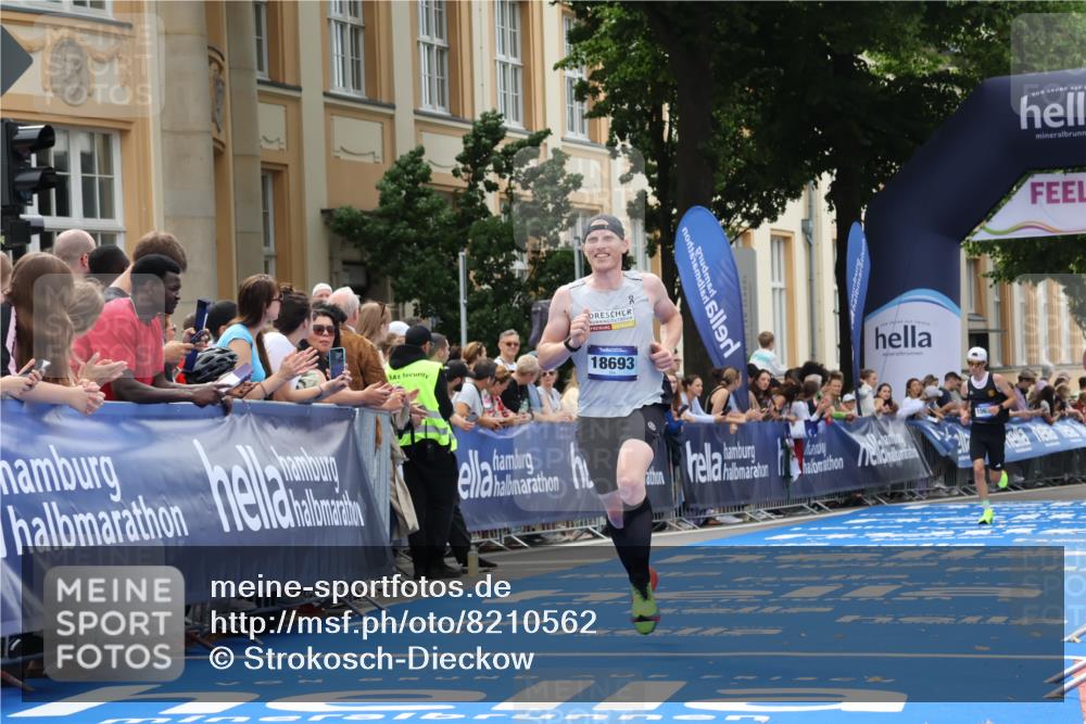 29.06.2025 - hella hamburg halbmarathon Strokosch-Dieckow http://msf.ph/oto/8210562 29.06.2025 10:22:10 Ziel 10650, 18693 meine-sportfotos.de