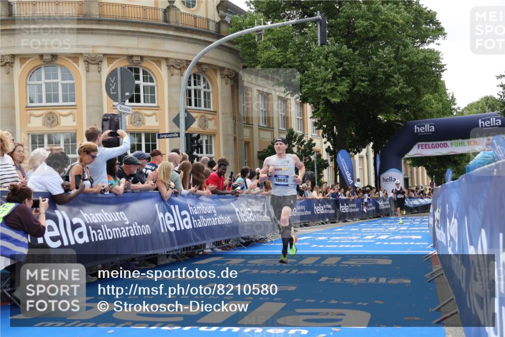 29.06.2025 - hella hamburg halbmarathon Strokosch-Dieckow http://msf.ph/oto/8210580 29.06.2025 10:22:10 Ziel 10650, 18693 meine-sportfotos.de