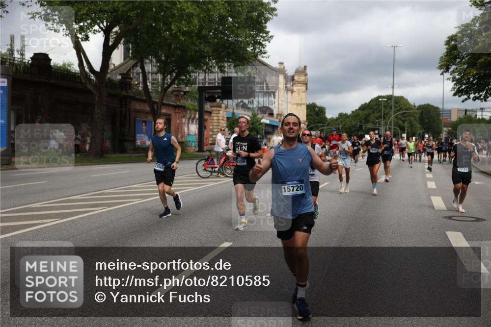 29.06.2025 - hella hamburg halbmarathon Yannick Fuchs http://msf.ph/oto/8210585 29.06.2025 10:45:10 20KM 1366, 2411, 2540, 2880, 4077, 4816, 5018, 5336, 5600, 7134, 7369, 7943, 8117, 8205, 8261, 8508, 8989, 10057, 10215, 10508, 10603, 10691, 11124, 11214, 11422, 11512, 11625, 11733, 12016, 12778, 12949, 13073, 13808, 14125, 14458, 15480, 15720, 15871, 16285, 16291, 16907, 17129, 17823, 18006, 18182, 18413, 18489, 19007 meine-sportfotos.de
