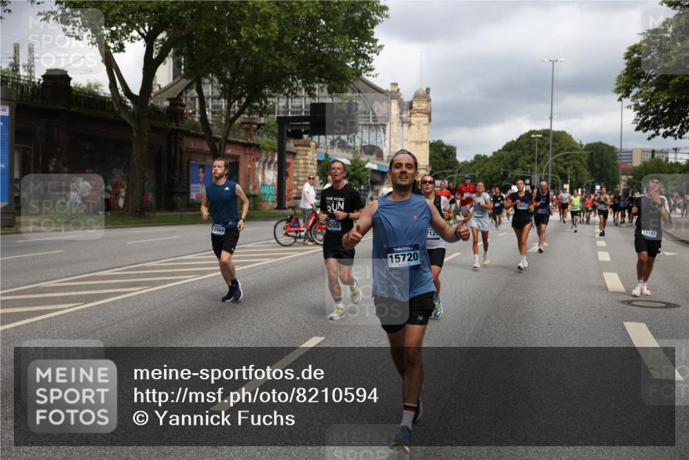 29.06.2025 - hella hamburg halbmarathon Yannick Fuchs http://msf.ph/oto/8210594 29.06.2025 10:45:11 20KM 1335, 1366, 2411, 2540, 2880, 4077, 4816, 5018, 5336, 5600, 7134, 7369, 7943, 8117, 8205, 8261, 8508, 8930, 8989, 10057, 10215, 10508, 10603, 10691, 11124, 11214, 11422, 11512, 11625, 11733, 12016, 12778, 12949, 13073, 13808, 14125, 14458, 15480, 15720, 15871, 16285, 16291, 16907, 17129, 17823, 18006, 18182, 18413, 18489, 19007, 19053 meine-sportfotos.de